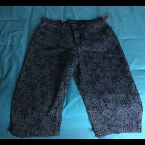 “Amanda” capris by Gloria Vanderbilt